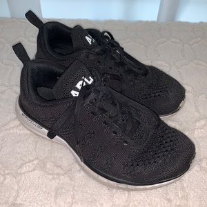 APL Techloom Pro Black Sneakers